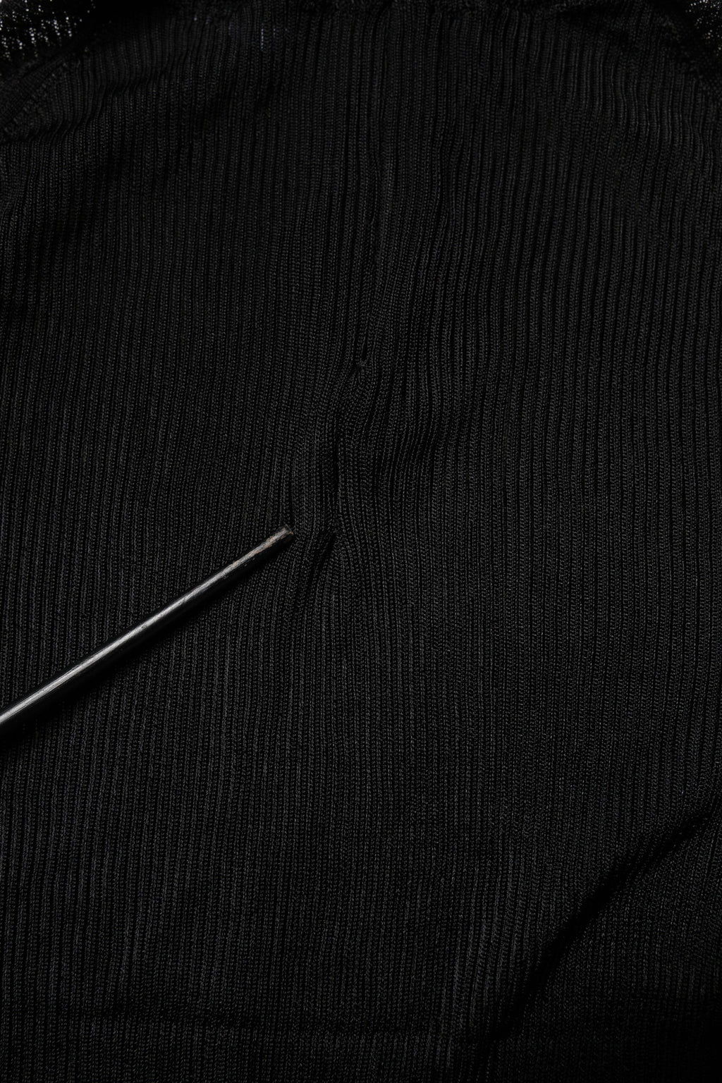 Pull noir en maille Dolce & Gabbana à manches longues, col roulé slim, ajusté et élégant.