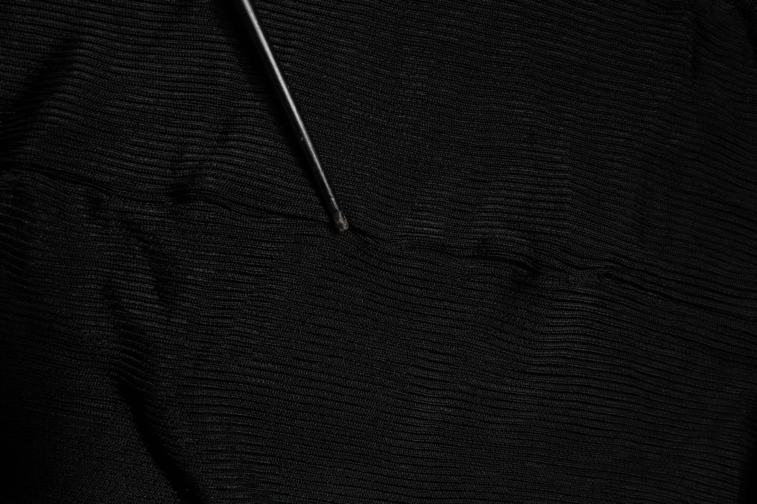Pull en maille noir Dolce & Gabbana à manches longues et col roulé, coupe slim, vêtement chic pour femme.