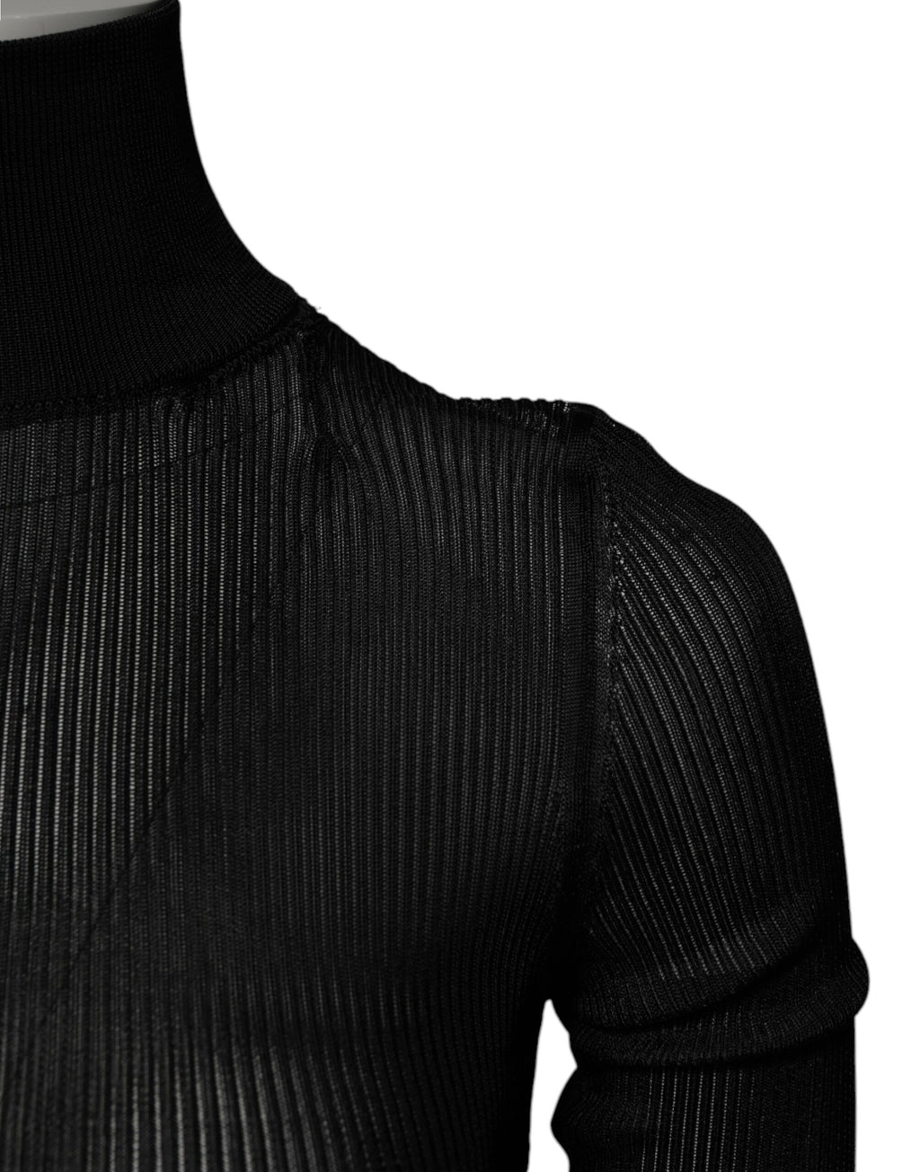 Pull à manches longues en tricot noir Dolce & Gabbana, col roulé slim, style élégant et ajusté.