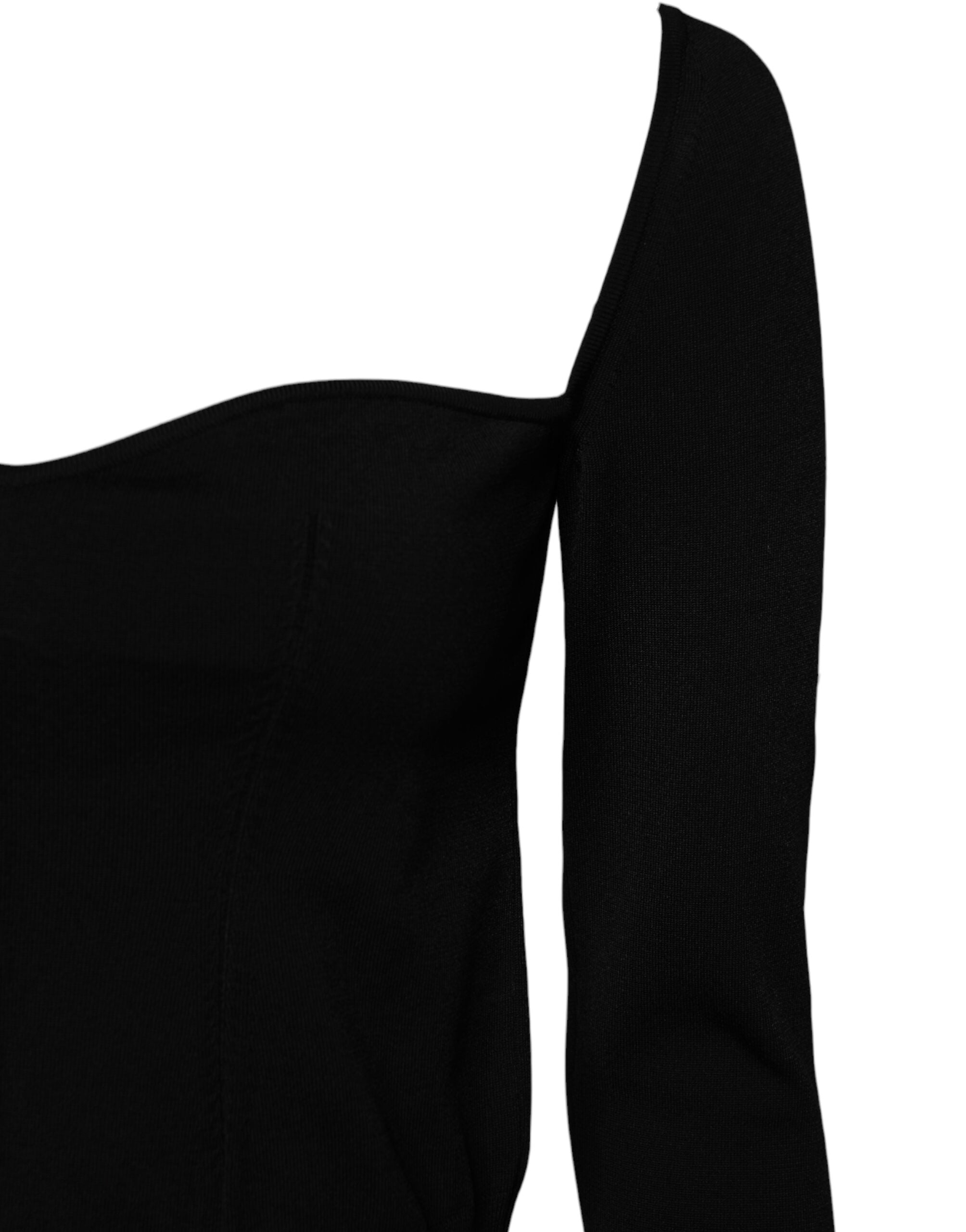 Pull noir Dolce & Gabbana à col carré, manches longues, coupe élégante visible sur l'image.