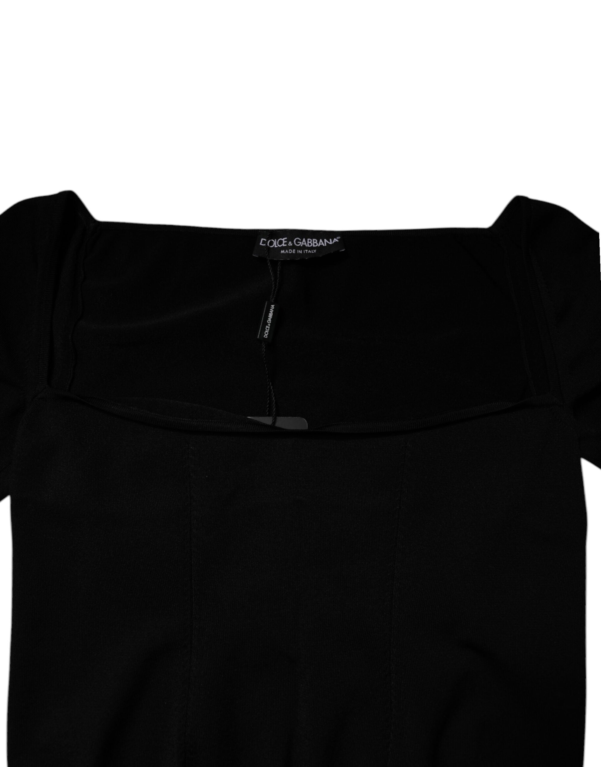Pull noir Dolce & Gabbana à col carré et manches longues, élégant et confortable, visible sur un fond neutre.