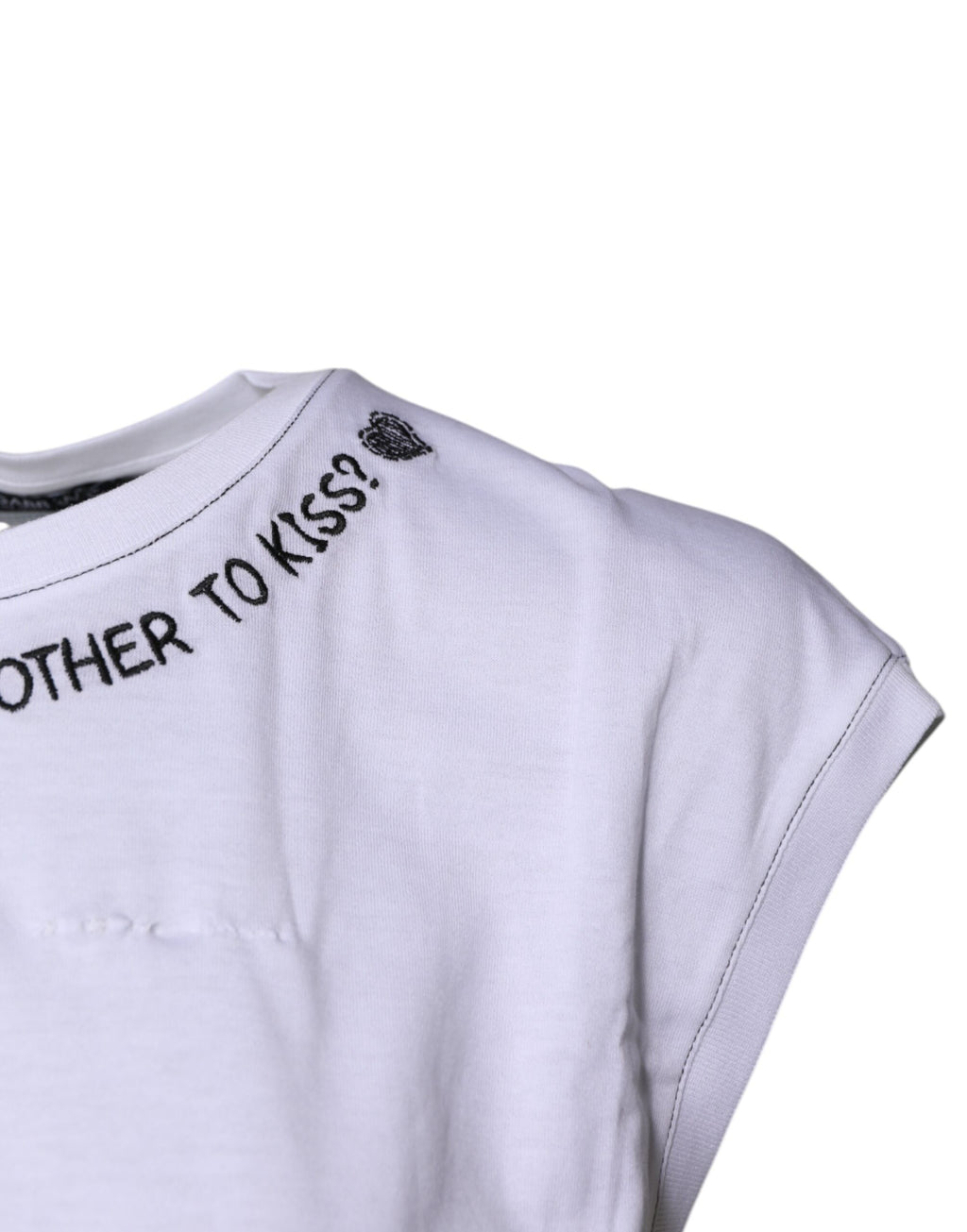 T-shirt sans manches Dolce & Gabbana en coton blanc avec impression, porté de face, léger et élégant.