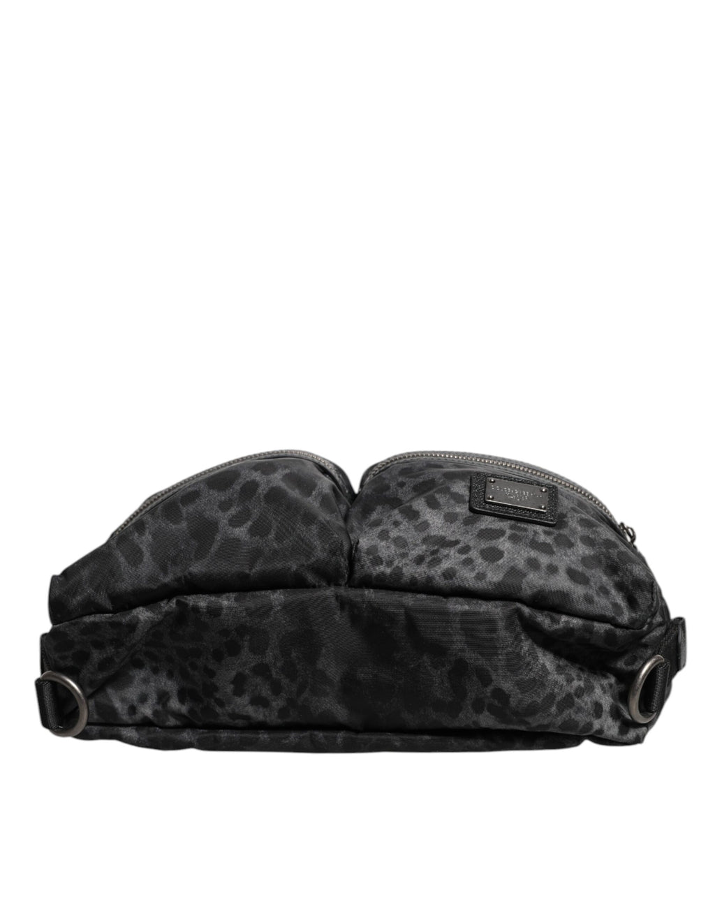Ceinture large Dolce & Gabbana en noir et gris avec motif léopard et logo DG, portée comme ceinture ou sac banane.