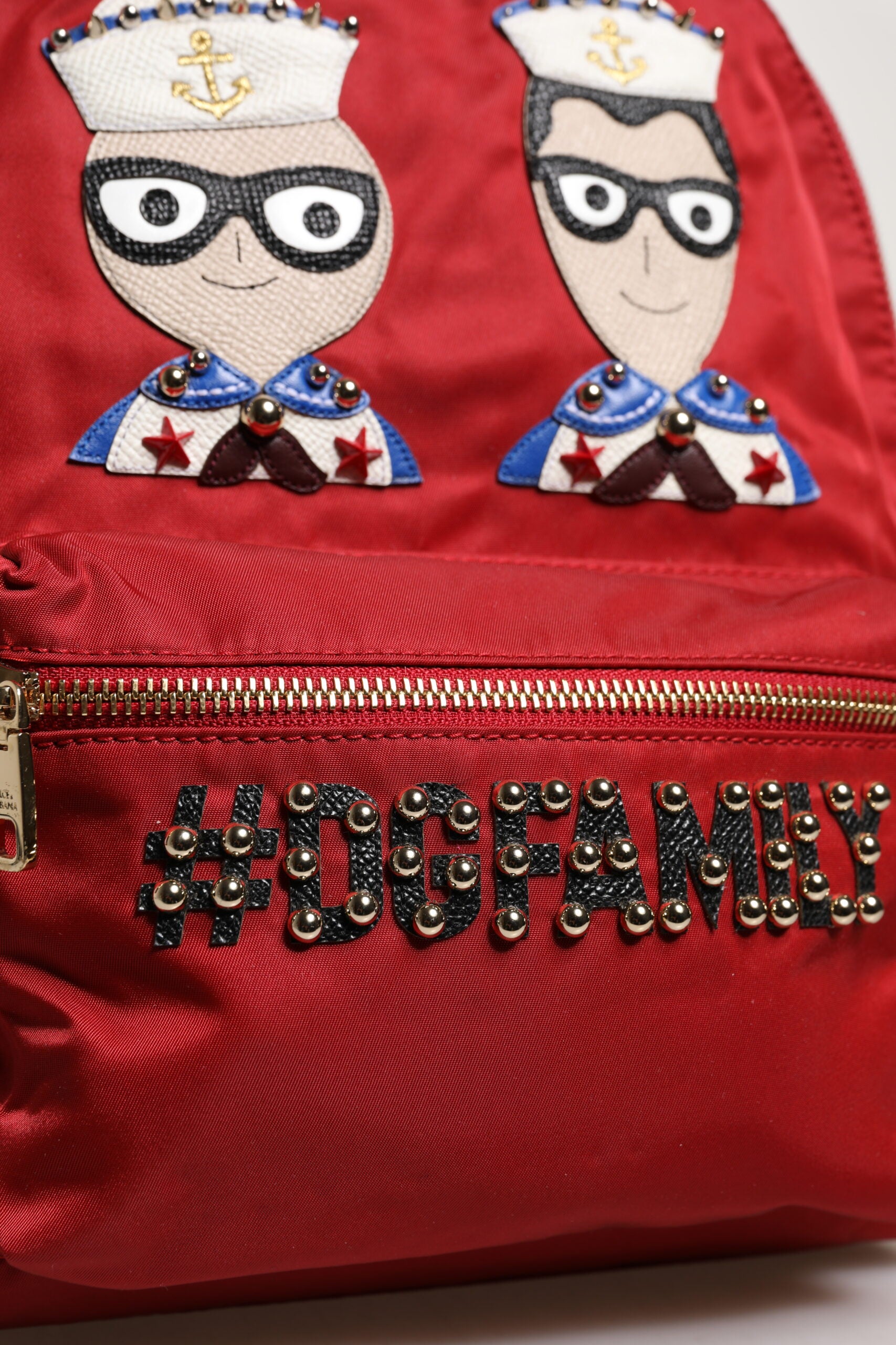 Sac à dos Dolce & Gabbana VULCANO rouge avec embellissements, style élégant et tendance, vue de face avec détails en relief.