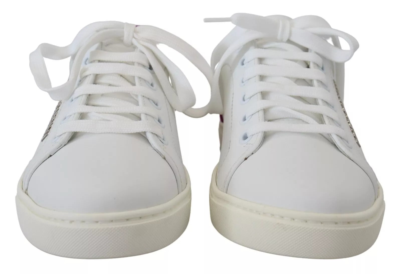 Chaussures pour femmes Dolce & Gabbana, baskets blanches classiques en cuir, style élégant et moderne.