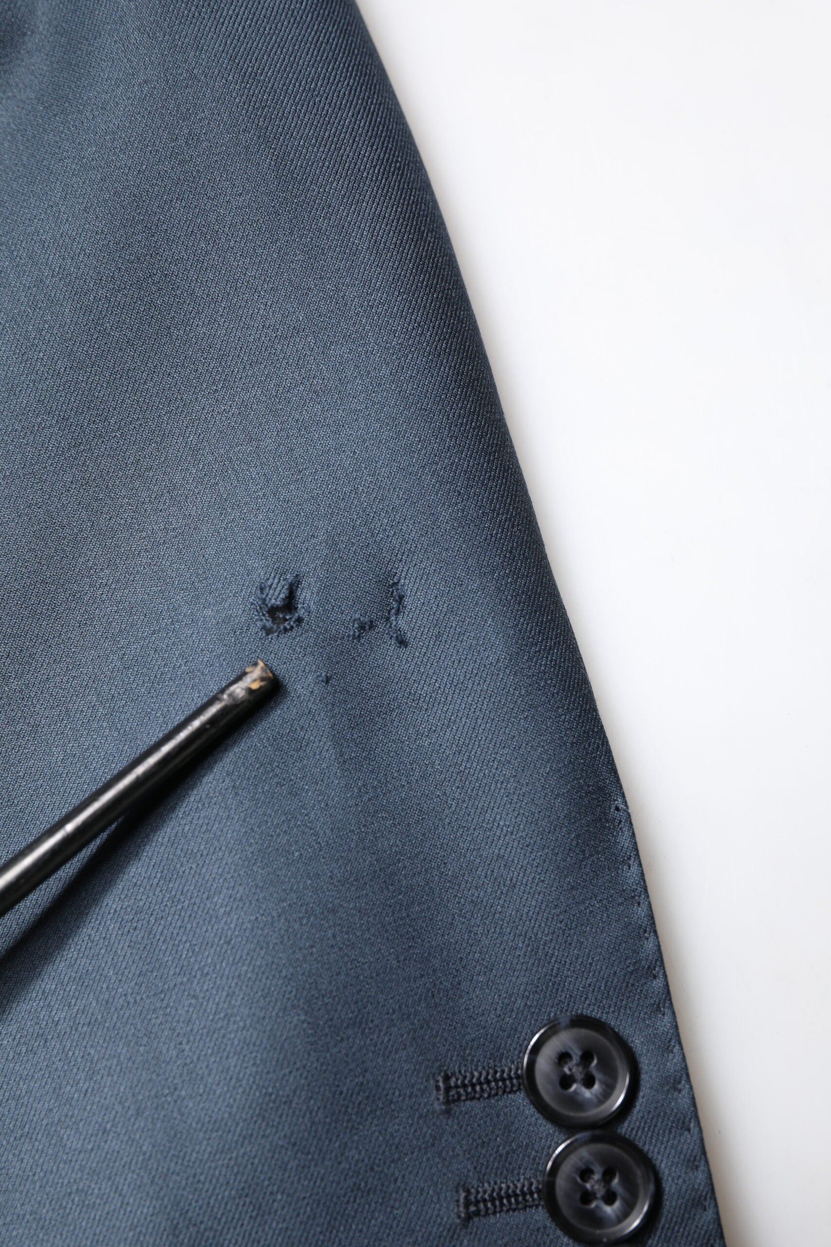 Veste bleue Dolce & Gabbana pour homme, blazer à un bouton avec coupe classique, vue de face sur fond blanc.