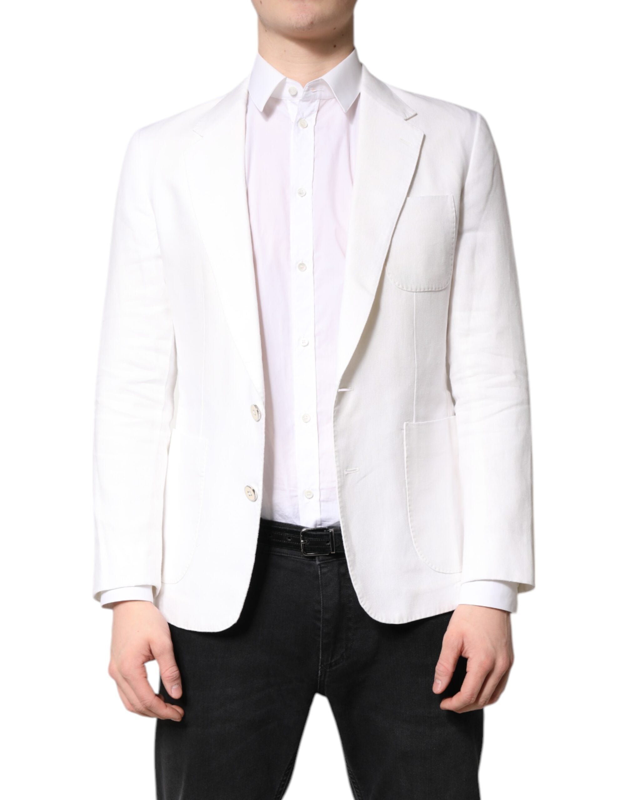 Manteau pour homme Dolce & Gabbana blanc à un bouton, veste blazer classique en tissu élégant, porté sur un fond neutre.