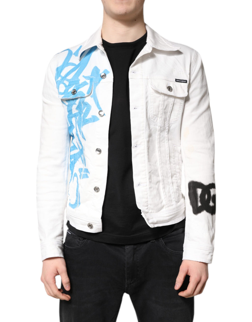 Veste en jean blanc Dolce & Gabbana avec graffiti, en coton stretch, affichant un style urbain et moderne.