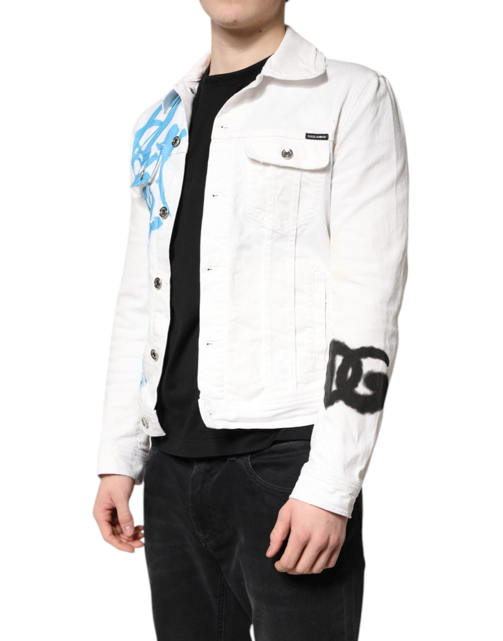 Veste en denim blanc Dolce & Gabbana avec graffiti, coton stretch, style décontracté et détails artistiques visibles.