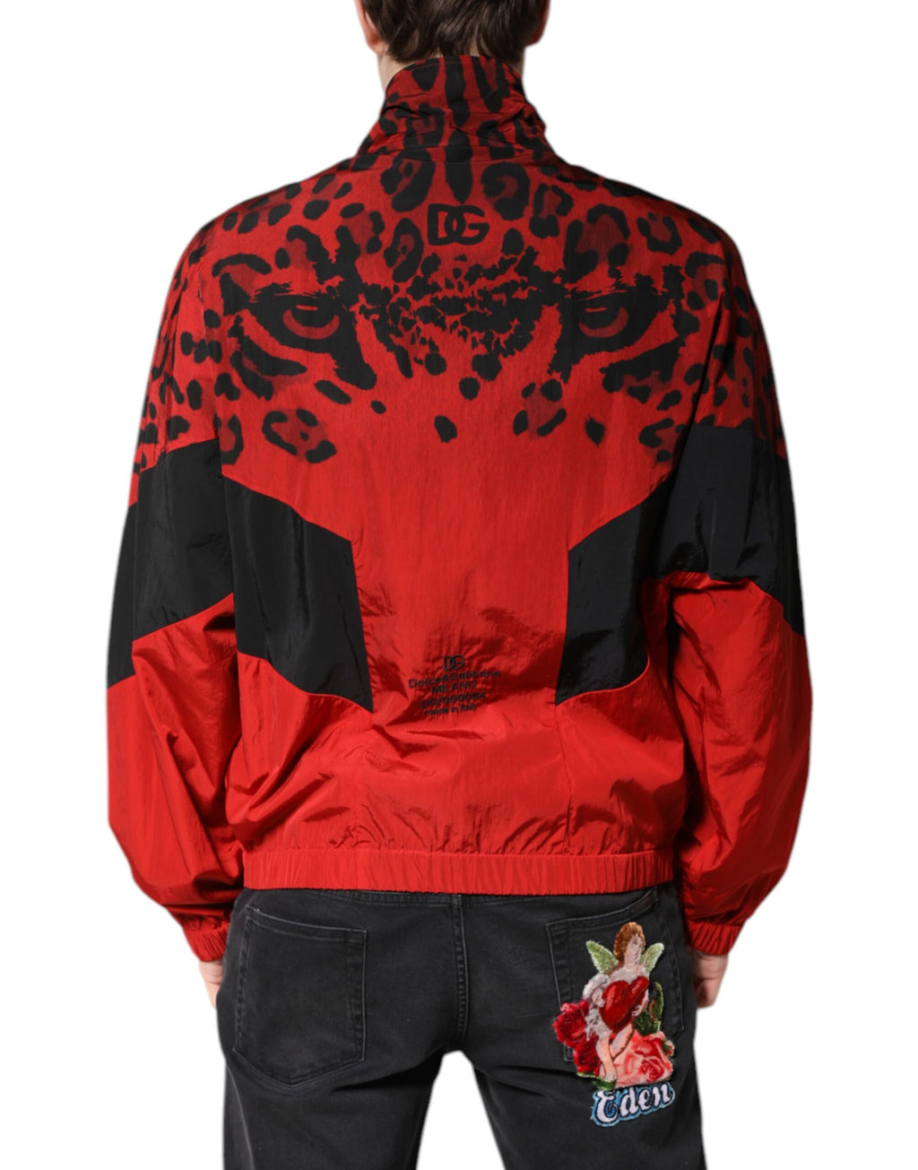 Veste bomber en nylon rouge à motif léopard Dolce & Gabbana avec fermeture éclair complète, style audacieux et tendance.