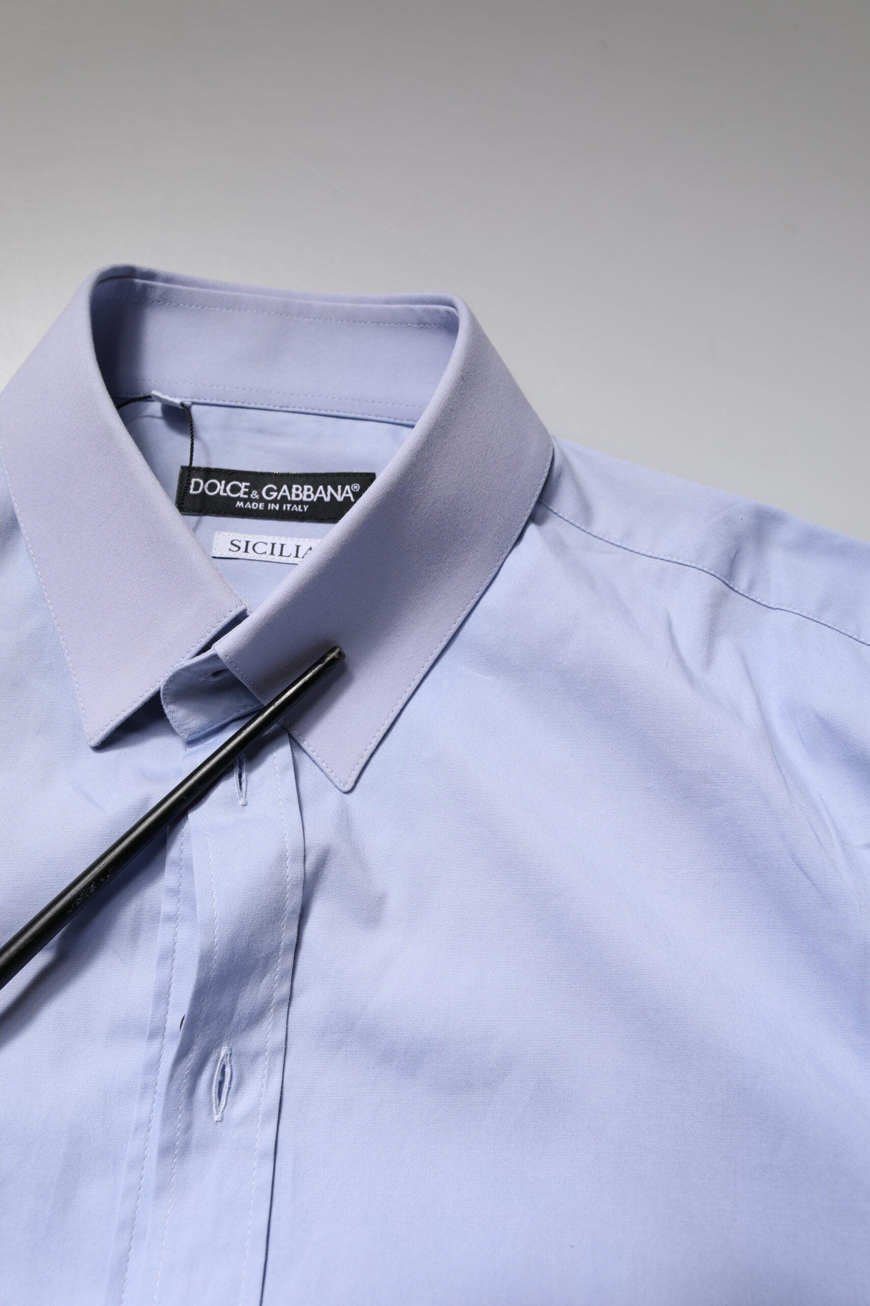 Chemise formelle en coton Light Blue Sicilia de Dolce & Gabbana, style élégant et moderne, vue de face.