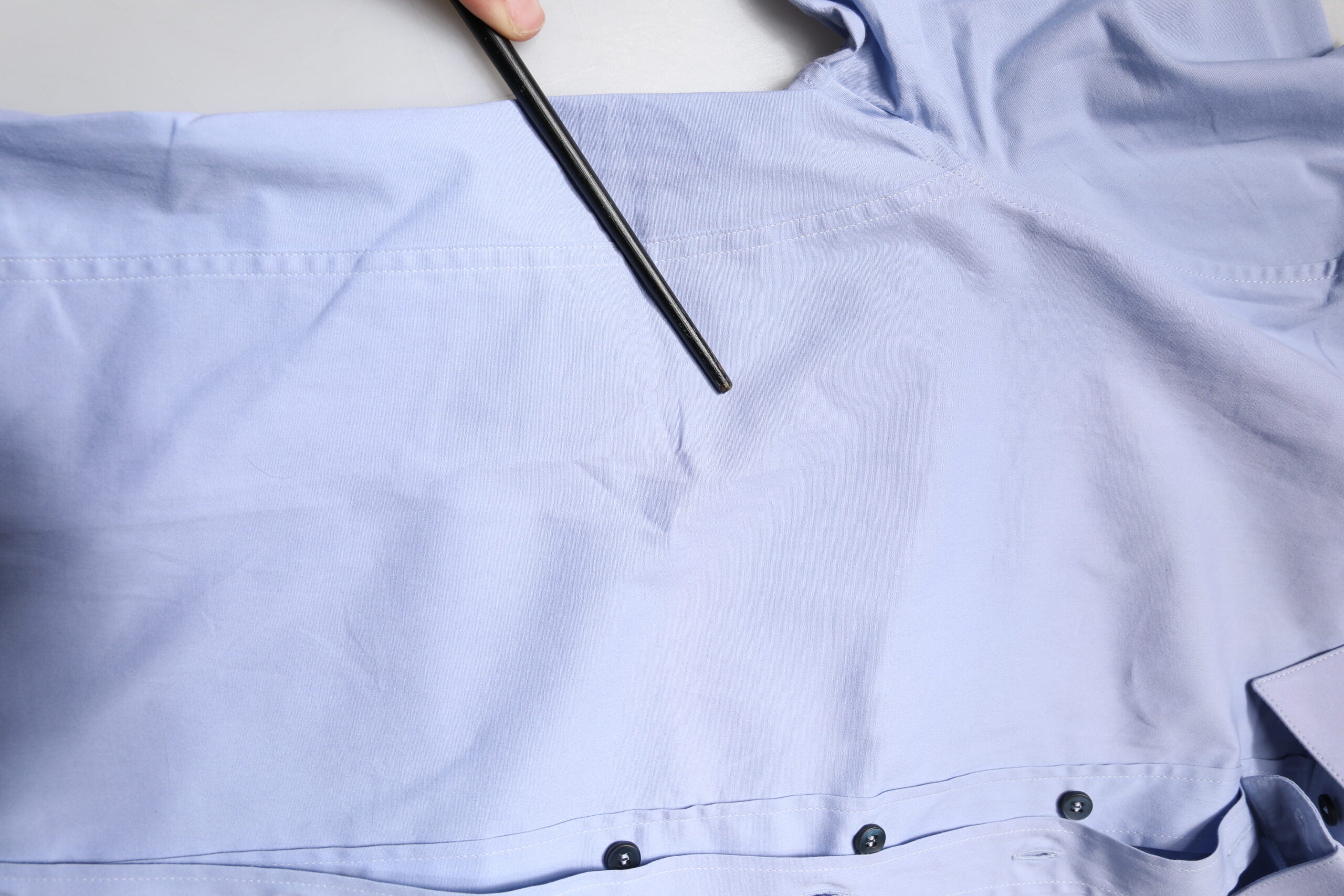 Chemise formelle Dolce & Gabbana Light Blue en coton Sicilia, avec col boutonné et coupe élégante.