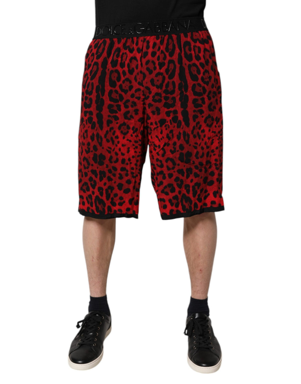 Shorts bermuda en viscose à imprimé léopard rouge de Dolce & Gabbana, style élégant et tendance.