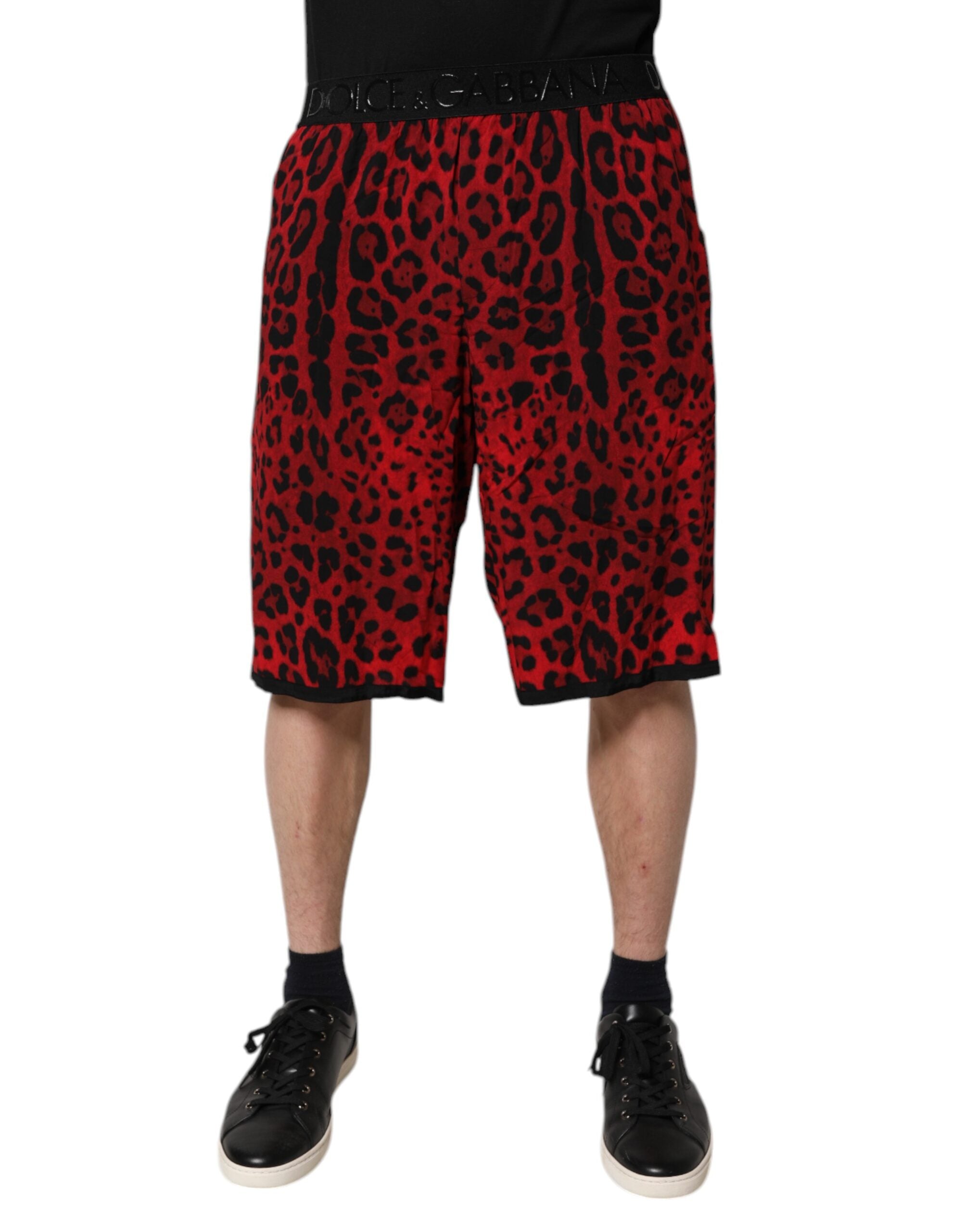 Shorts bermuda en viscose à imprimé léopard rouge de Dolce & Gabbana, style élégant et tendance.
