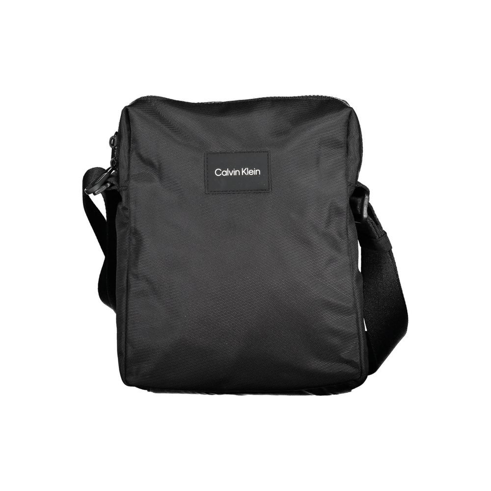 Sac à bandoulière pour homme en polyester noir de la marque Calvin Klein, avec poches et design épuré.