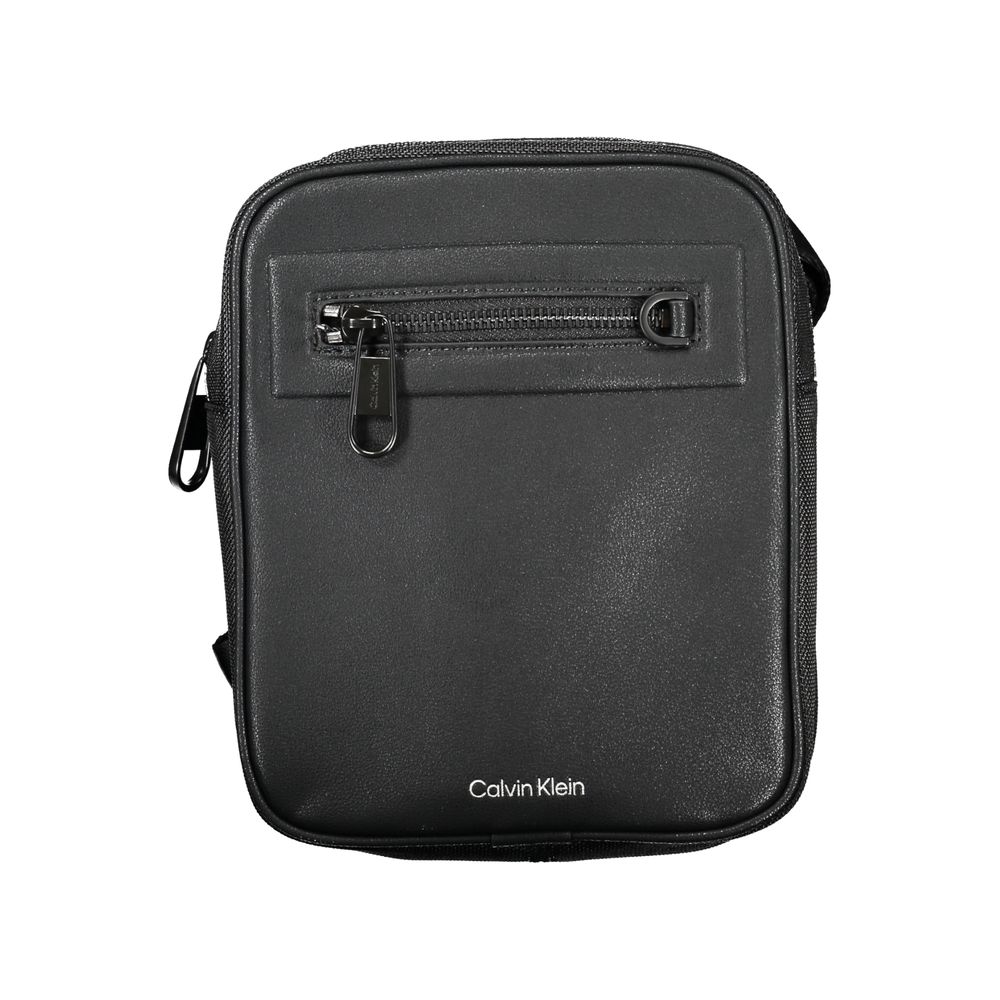 Sac à bandoulière homme Calvin Klein en polyester noir, avec bandoulière réglable et logo Calvin Klein visible.