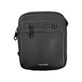 Sac à bandoulière homme Calvin Klein en polyester noir, avec bandoulière réglable et logo Calvin Klein visible.