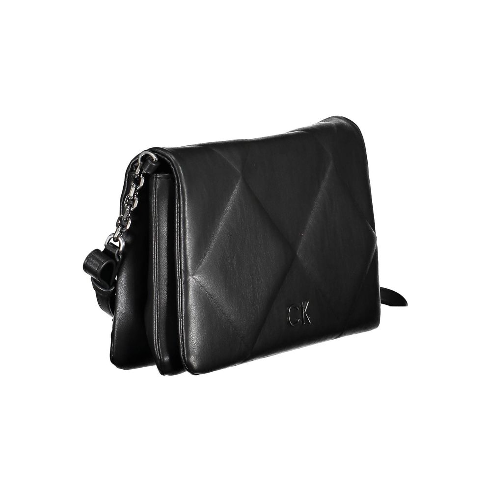Sac à épaule noir en polyester pour femmes de Calvin Klein, visible avec détails élégants et design moderne.