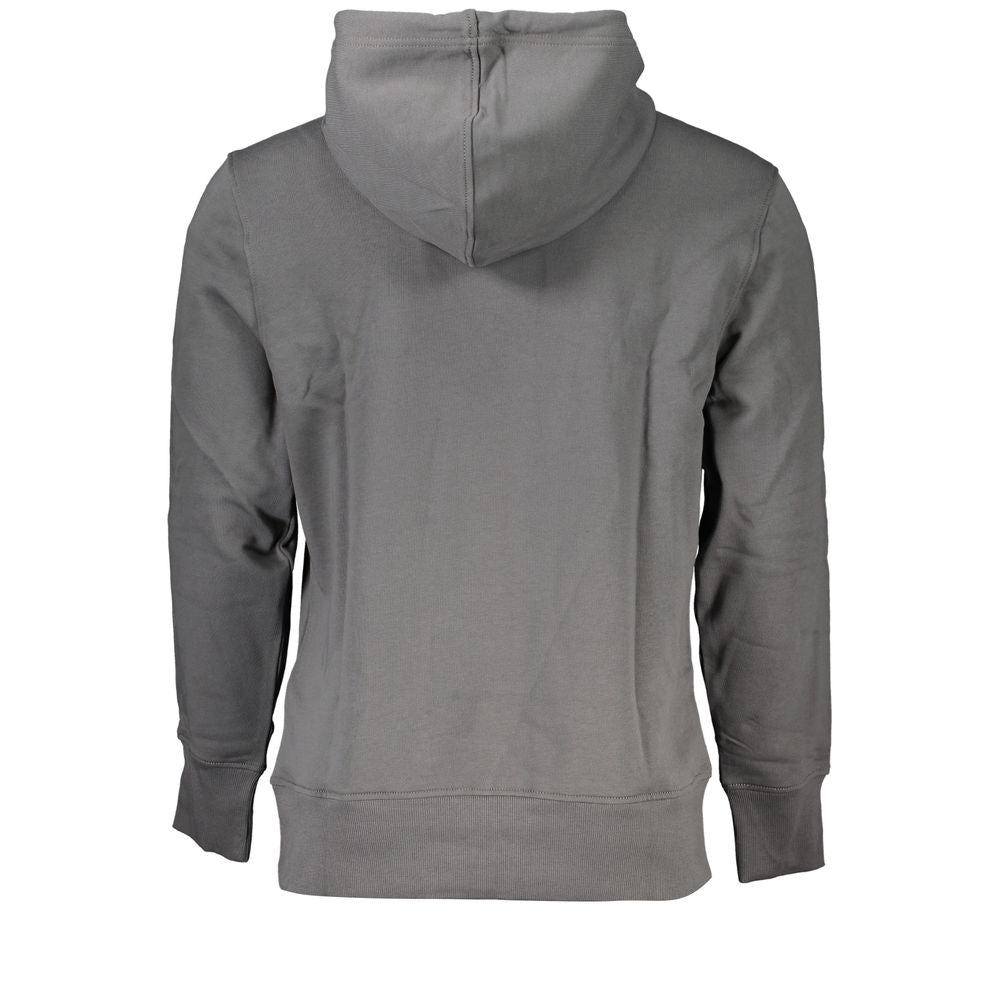Sweat-shirt à capuche gris élégant de Calvin Klein, en coton confortable, avec logo discret, porté sur un mannequin.