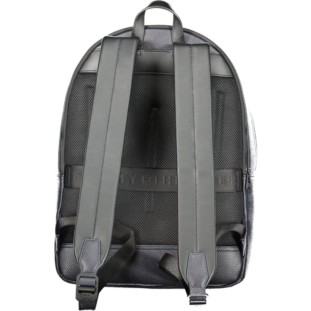Sac à dos pour homme Tommy Hilfiger en polyuréthane bleu, avec poches et bandoulière ajustable.