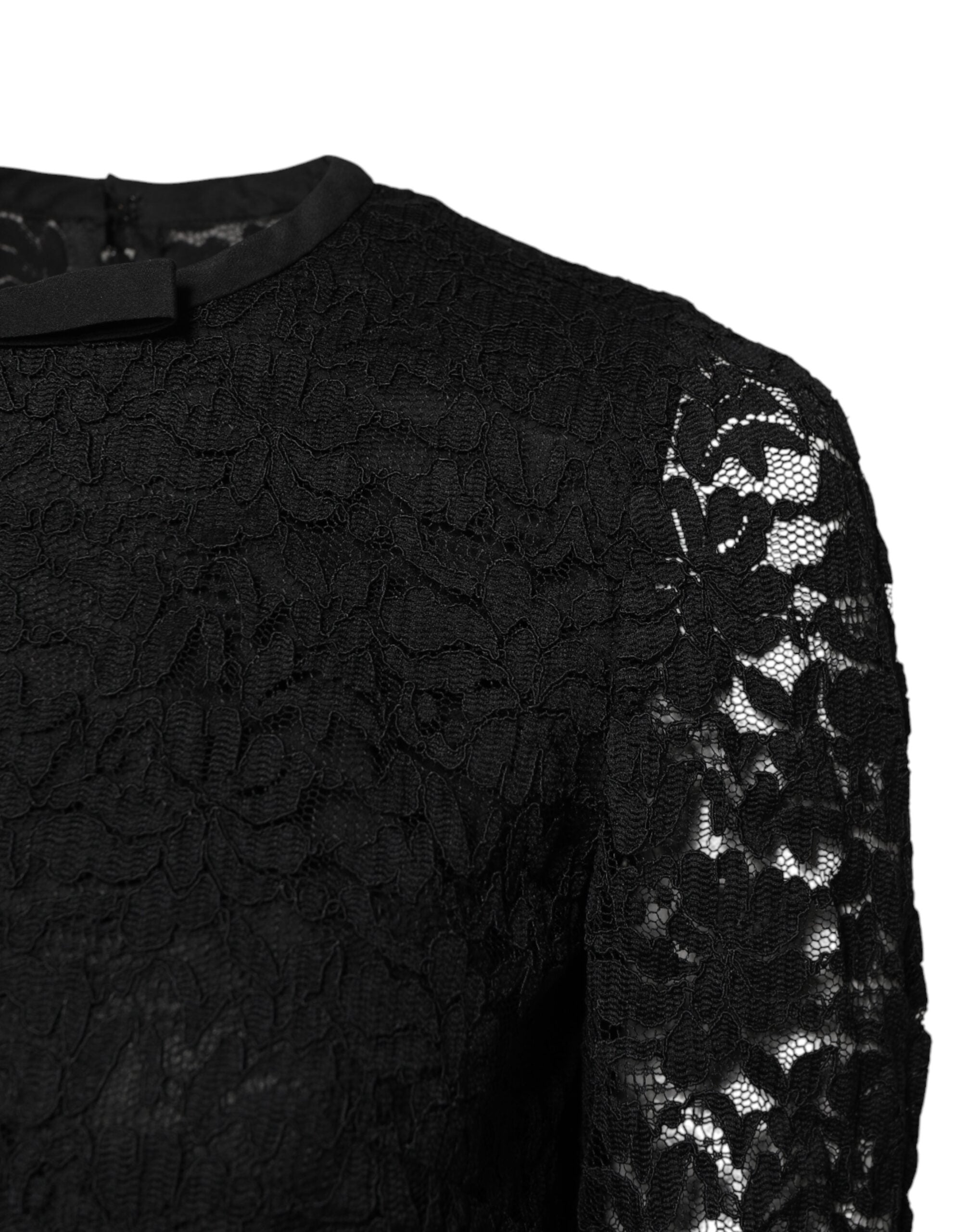 Haut à manches longues en dentelle noire Dolce & Gabbana avec col rond, style élégant et sophistiqué.