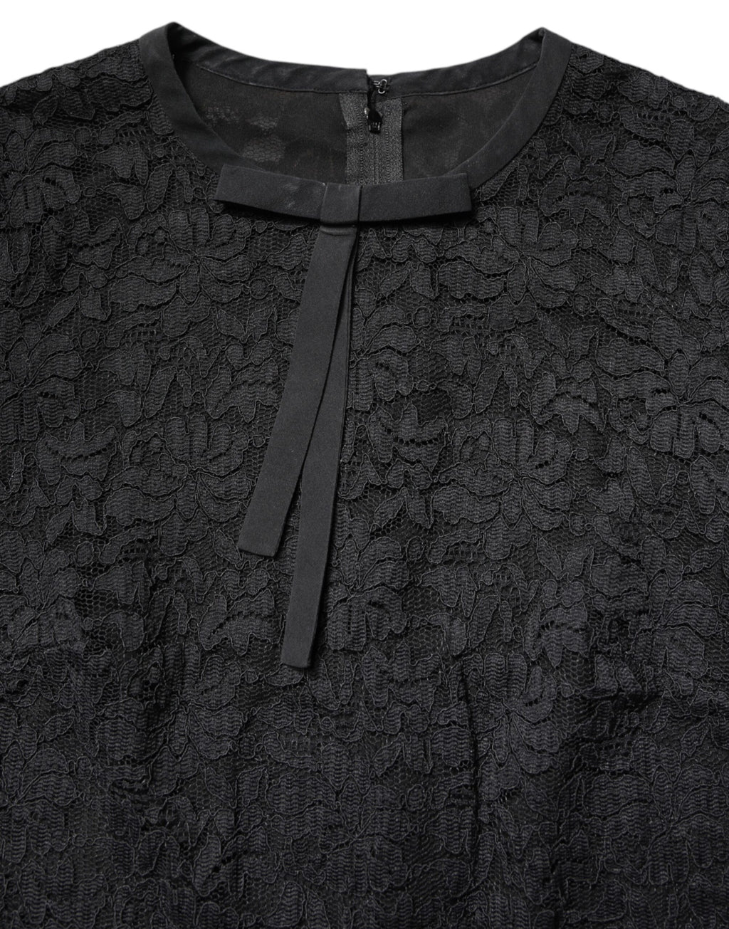 T-shirt à manches longues en dentelle noire Dolce & Gabbana avec col rond, style élégant et sophistiqué.