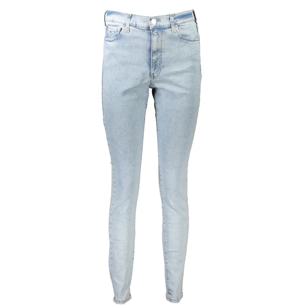 Jeans femme en coton Tommy Hilfiger Azzurro avec coupe classique, visible sur le mannequin.