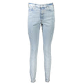 Jeans femme en coton Tommy Hilfiger Azzurro avec coupe classique, visible sur le mannequin.