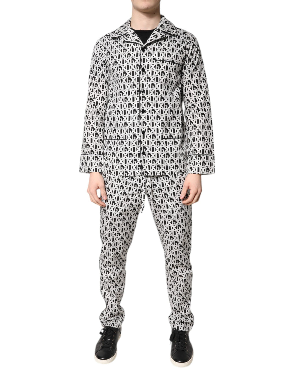 Pyjama Dolce & Gabbana en coton noir et blanc avec motif DG, ensemble de sommeil confortable et élégant.