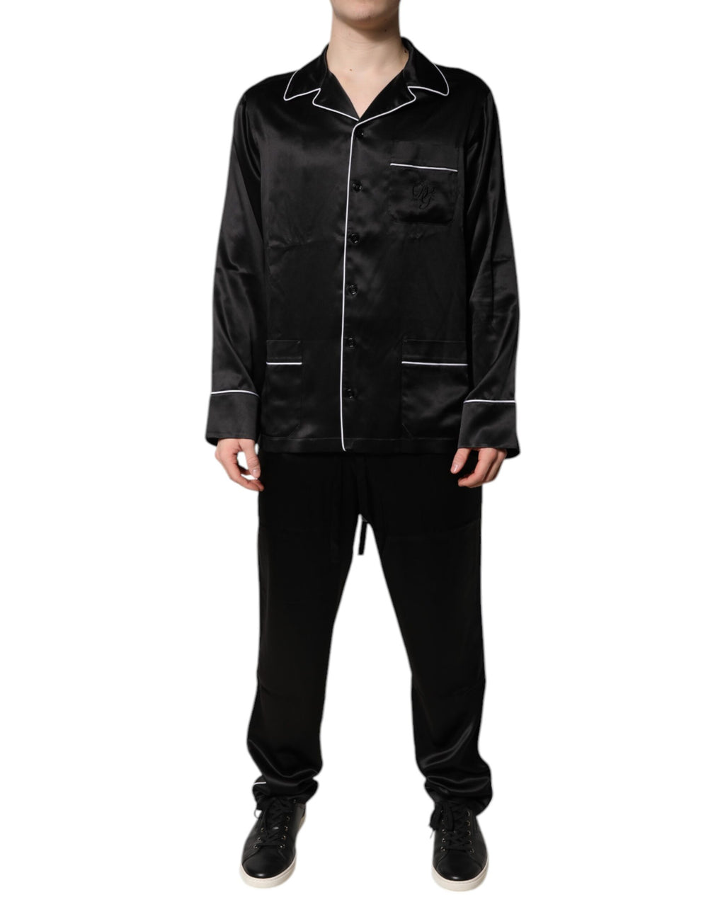 Ensemble de pyjama Dolce & Gabbana en soie noire avec chemise et pantalon, vêtements de nuit élégants et confortables.