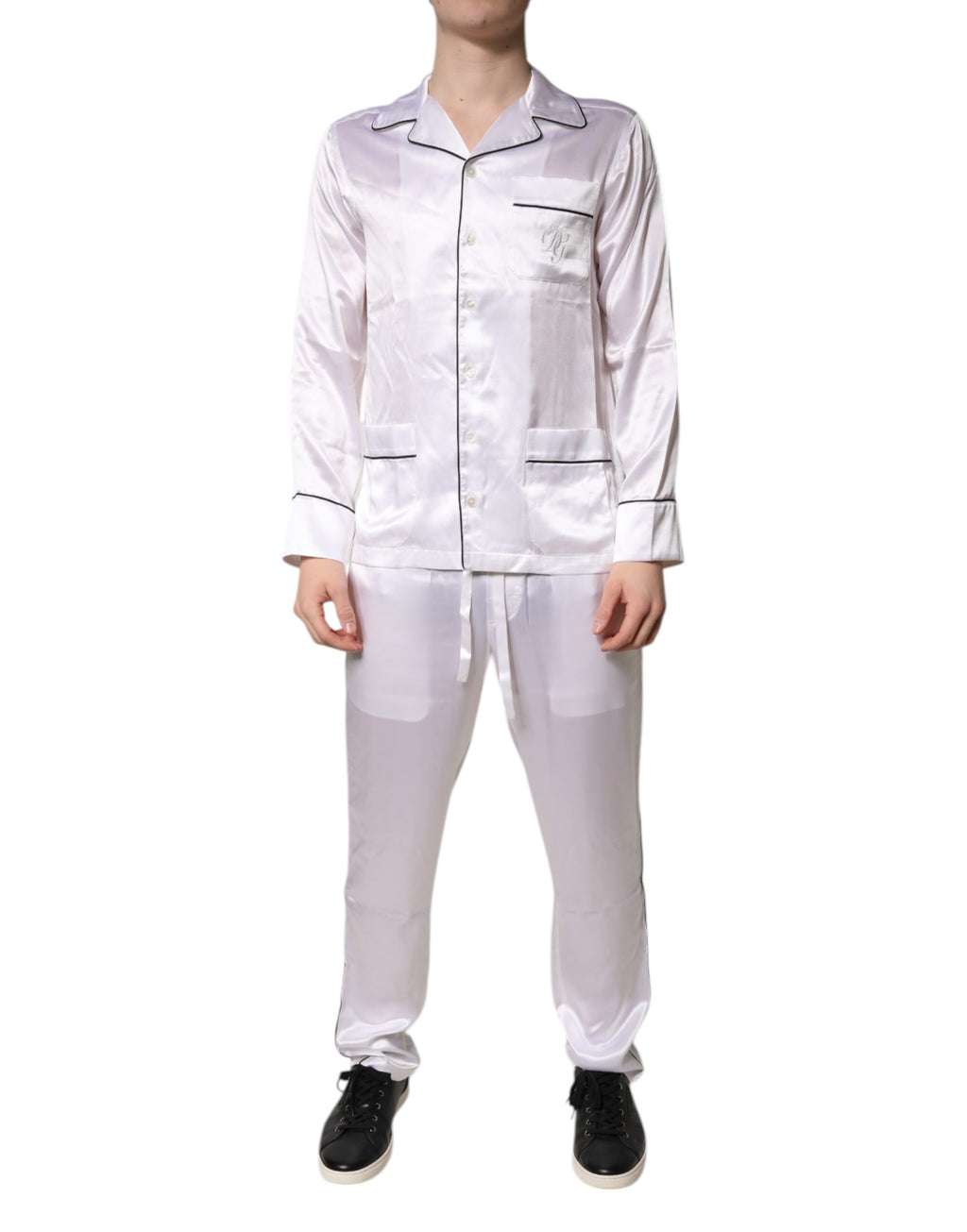 Pyjama homme Dolce & Gabbana en satin blanc et soie, ensemble de vêtements de nuit élégants et confortables.