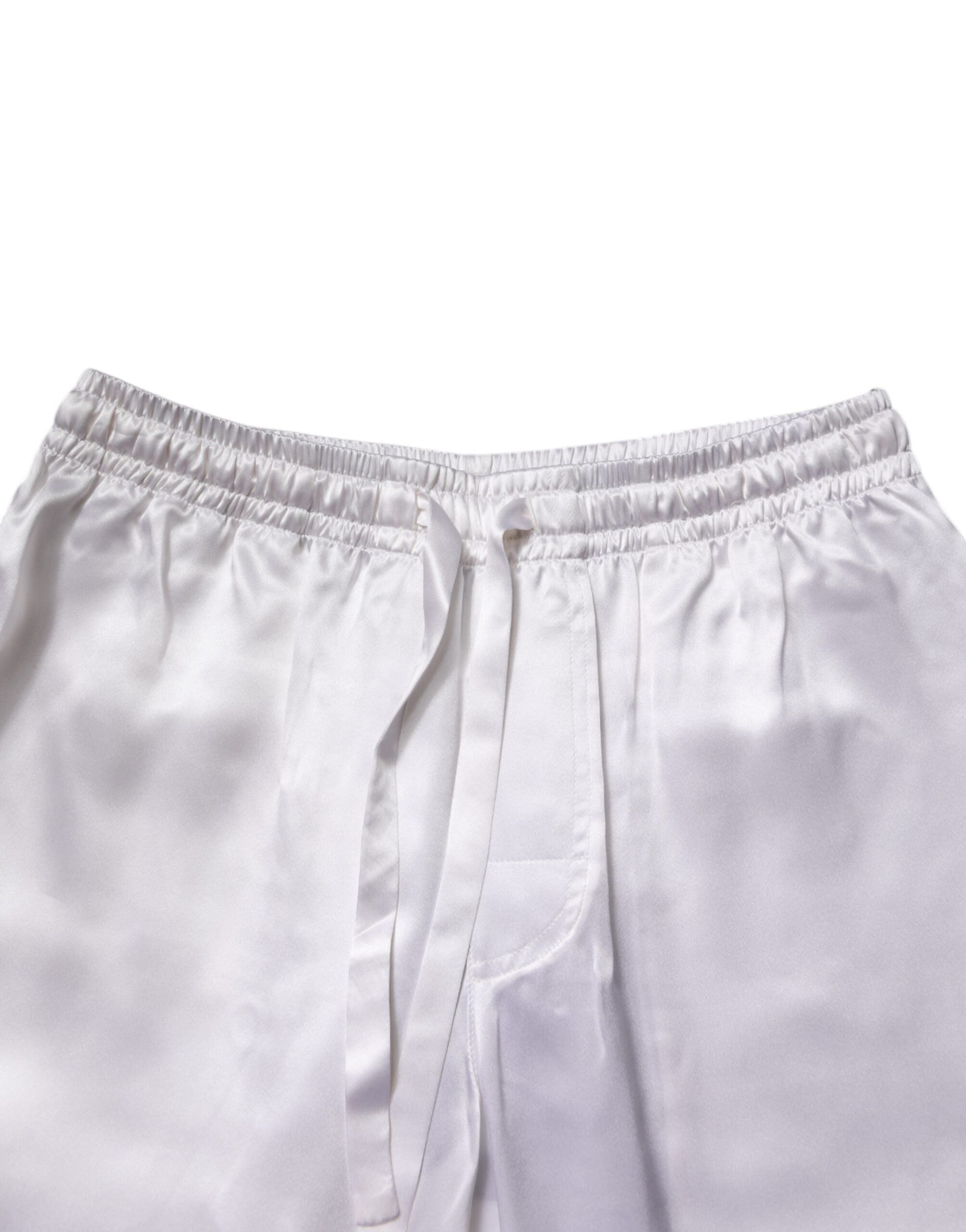 Pyjama homme en satin de soie blanc de Dolce & Gabbana, ensemble de vêtements de nuit élégants et confortables.
