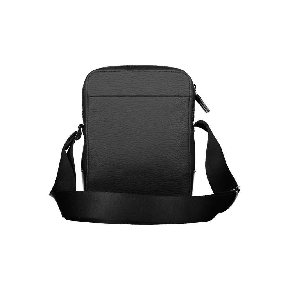 Sac à bandoulière noir Calvin Klein élégant avec détails contrastés, mode sophistiquée et design épuré visible sur l'image.