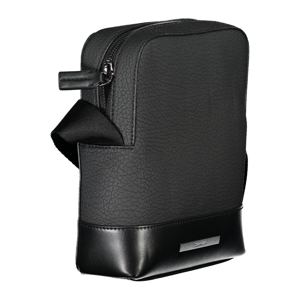 Sac à bandoulière noir Calvin Klein avec détails contrastés, élégant et épuré, idéal pour un style moderne et sophistiqué.