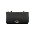 Sac à épaule en polyester noir pour femme de la marque Calvin Klein, visible avec détails élégants et bandoulière ajustable.
