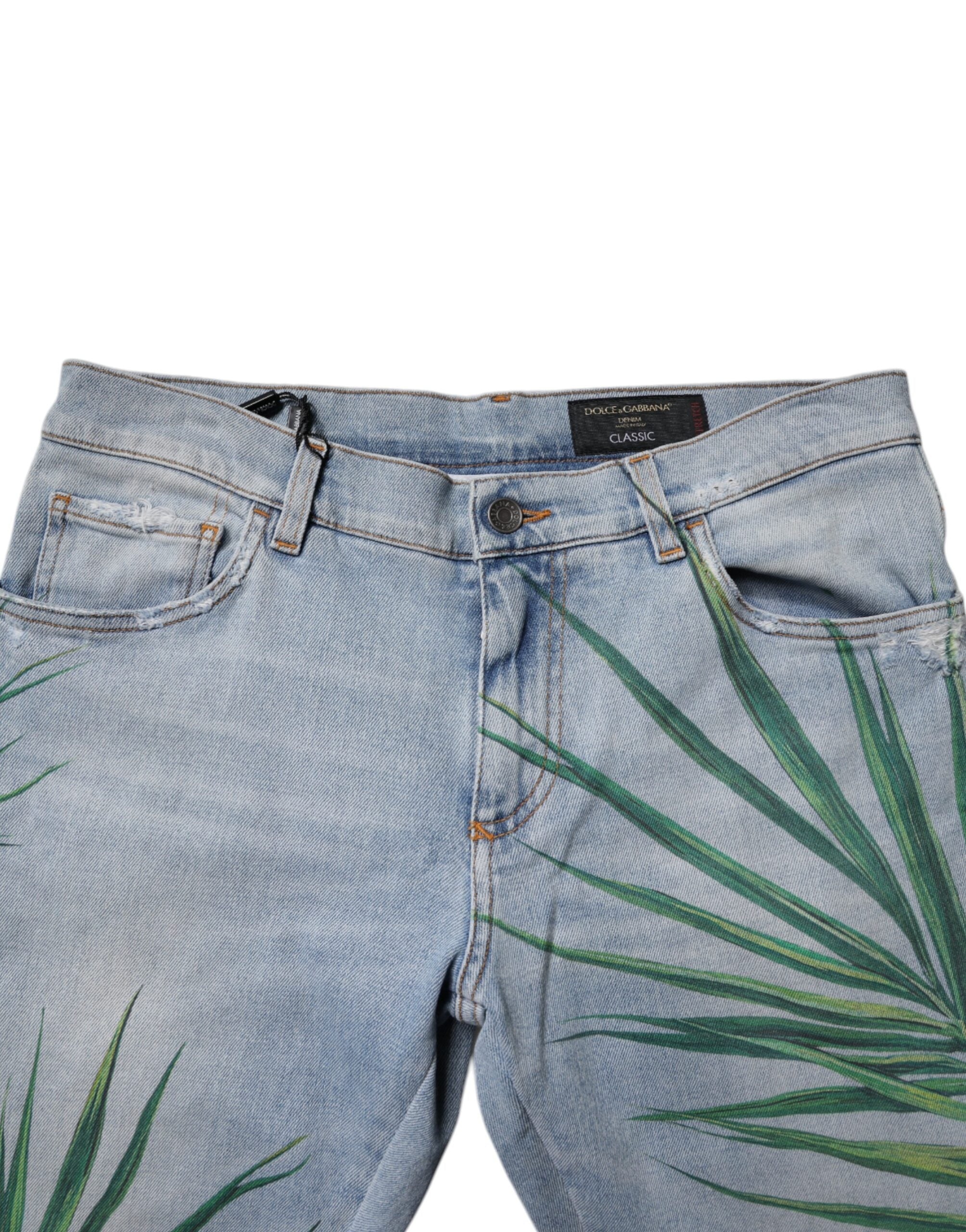 Jeans en denim classique pour homme Dolce & Gabbana Light Blue Leaf en coton, visible avec détails de couture et coupe élégante.