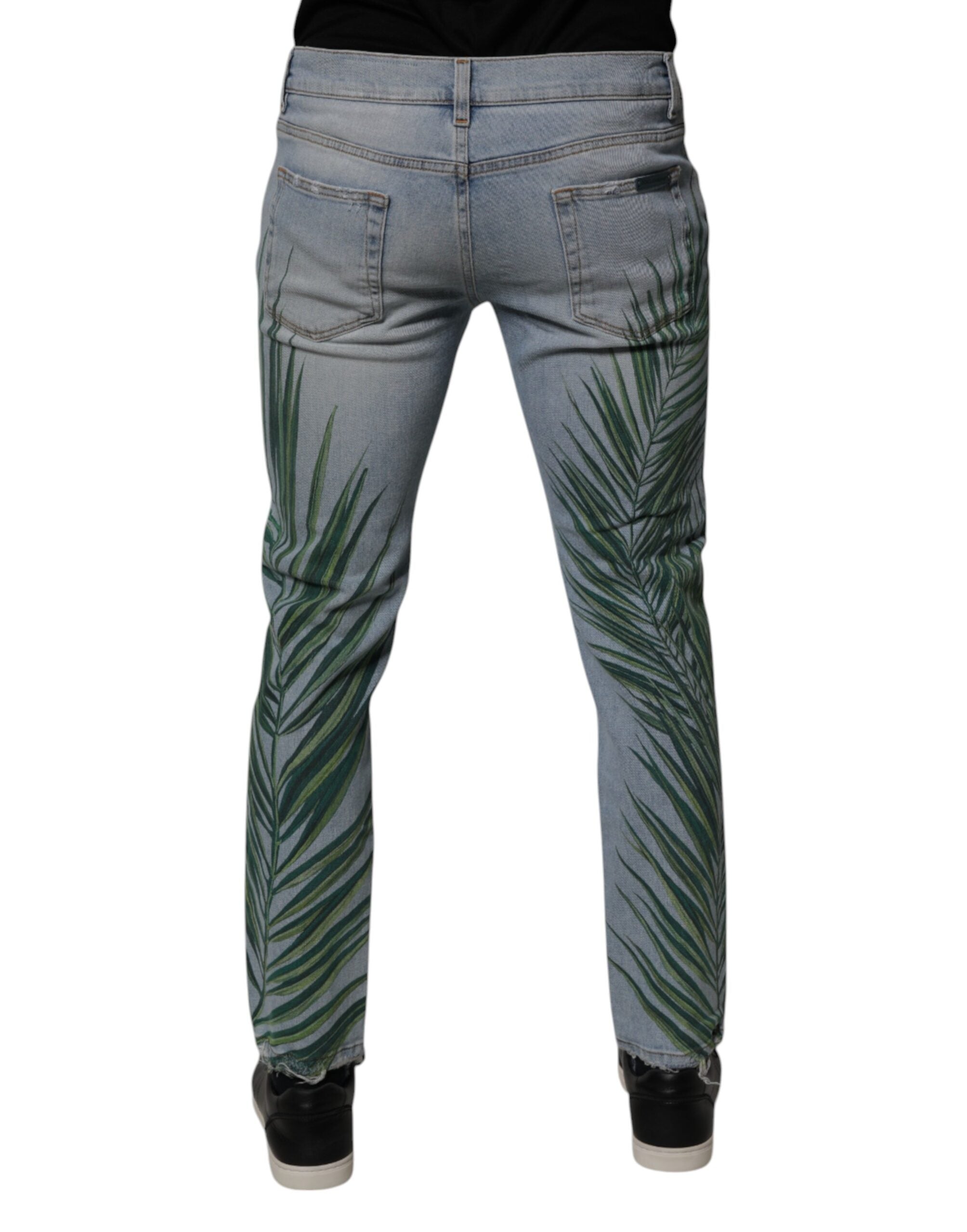 Jeans en denim classique pour homme Dolce & Gabbana Light Blue Leaf Cotton, vue frontale avec poches et détails en denim.