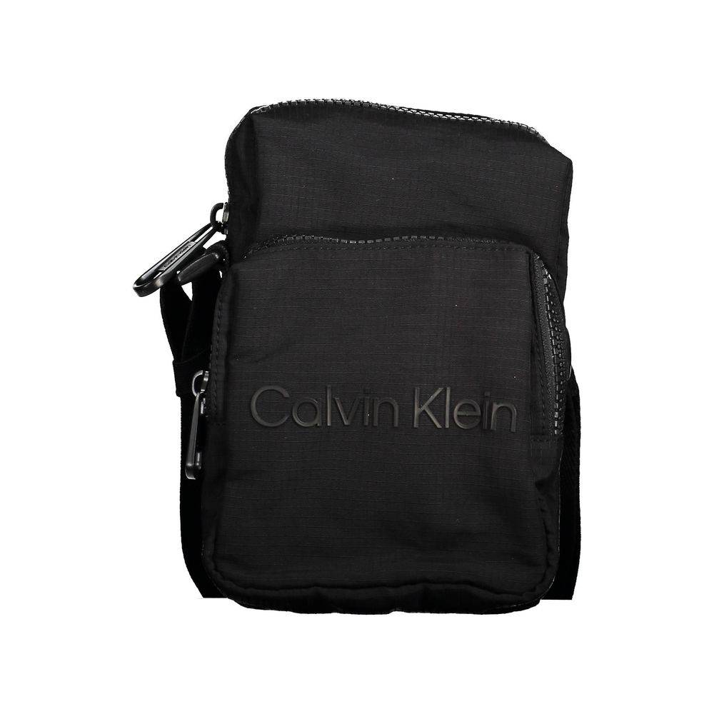 Sac à bandoulière en nylon noir de Calvin Klein pour homme, avec poches et détails modernes.
