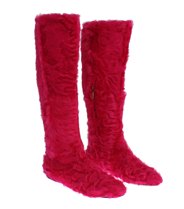 Bottes plates en cuir rose avec fourrure d'agneau de Dolce & Gabbana, chaussures élégantes et confortables en style décontracté.
