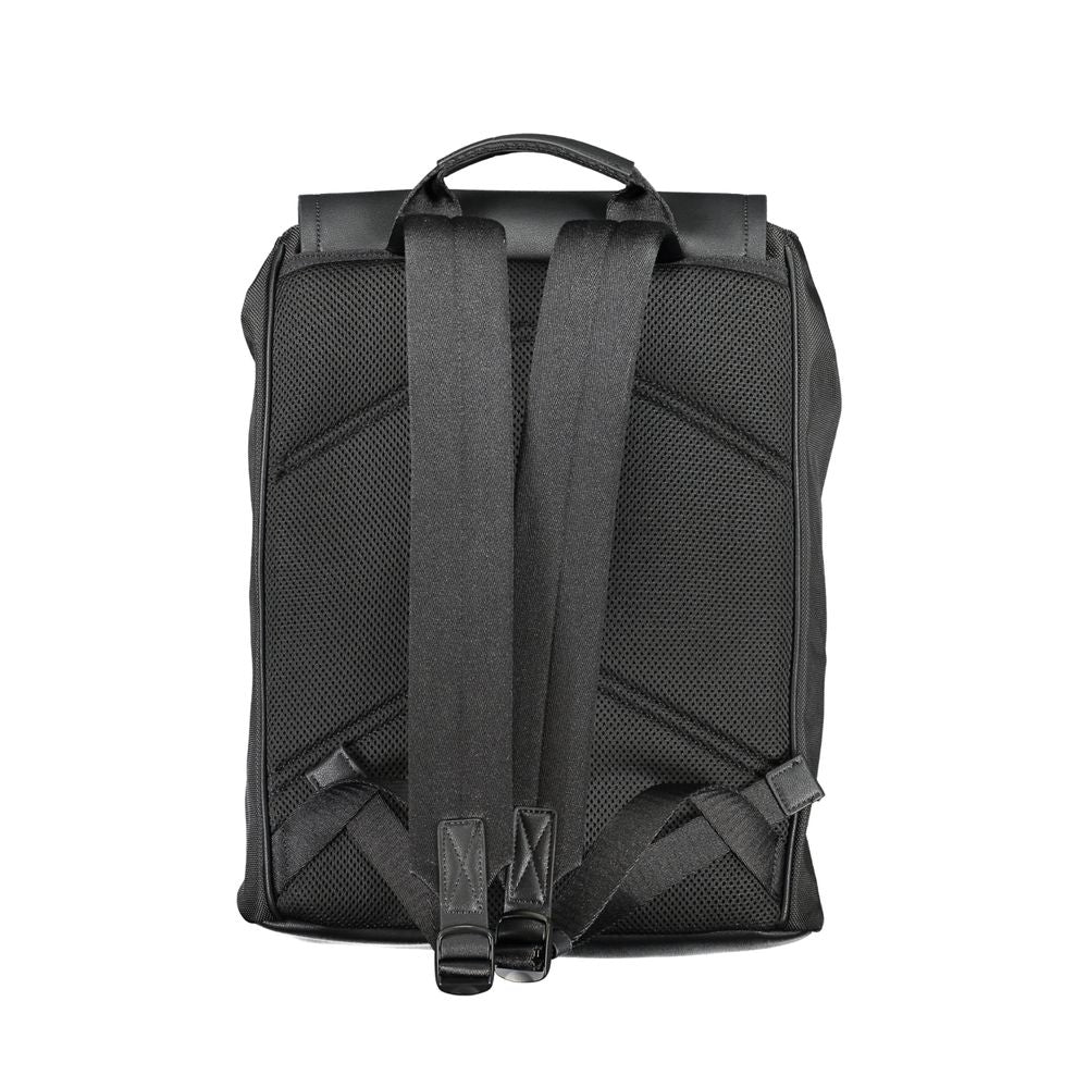 Sac à dos pour homme Calvin Klein en polyester noir, style moderne et pratique avec poches et poignée robuste.