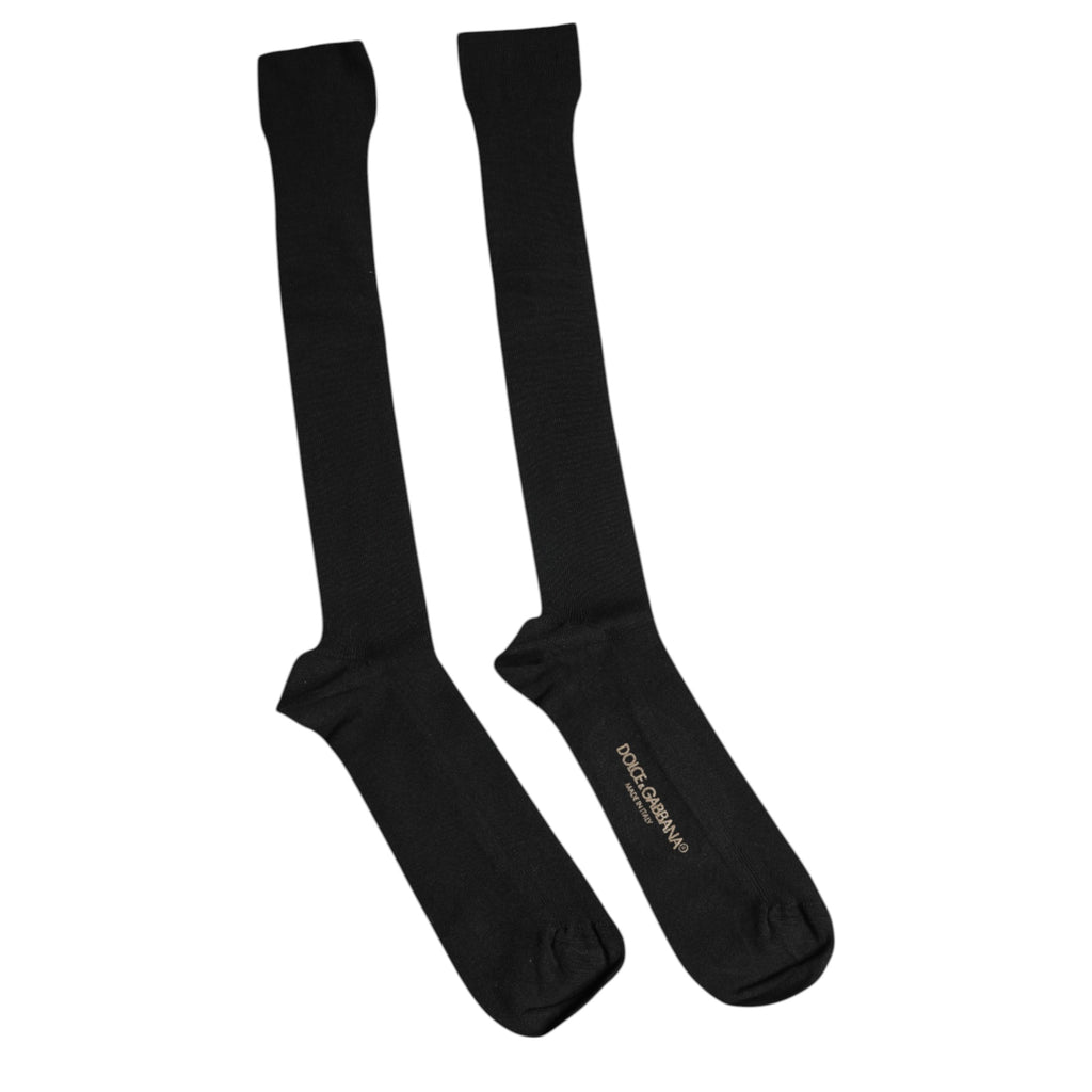 Chaussettes noires en viscose Dolce & Gabbana avec logo visible, montant à mi-mollet, style élégant et sophistiqué.