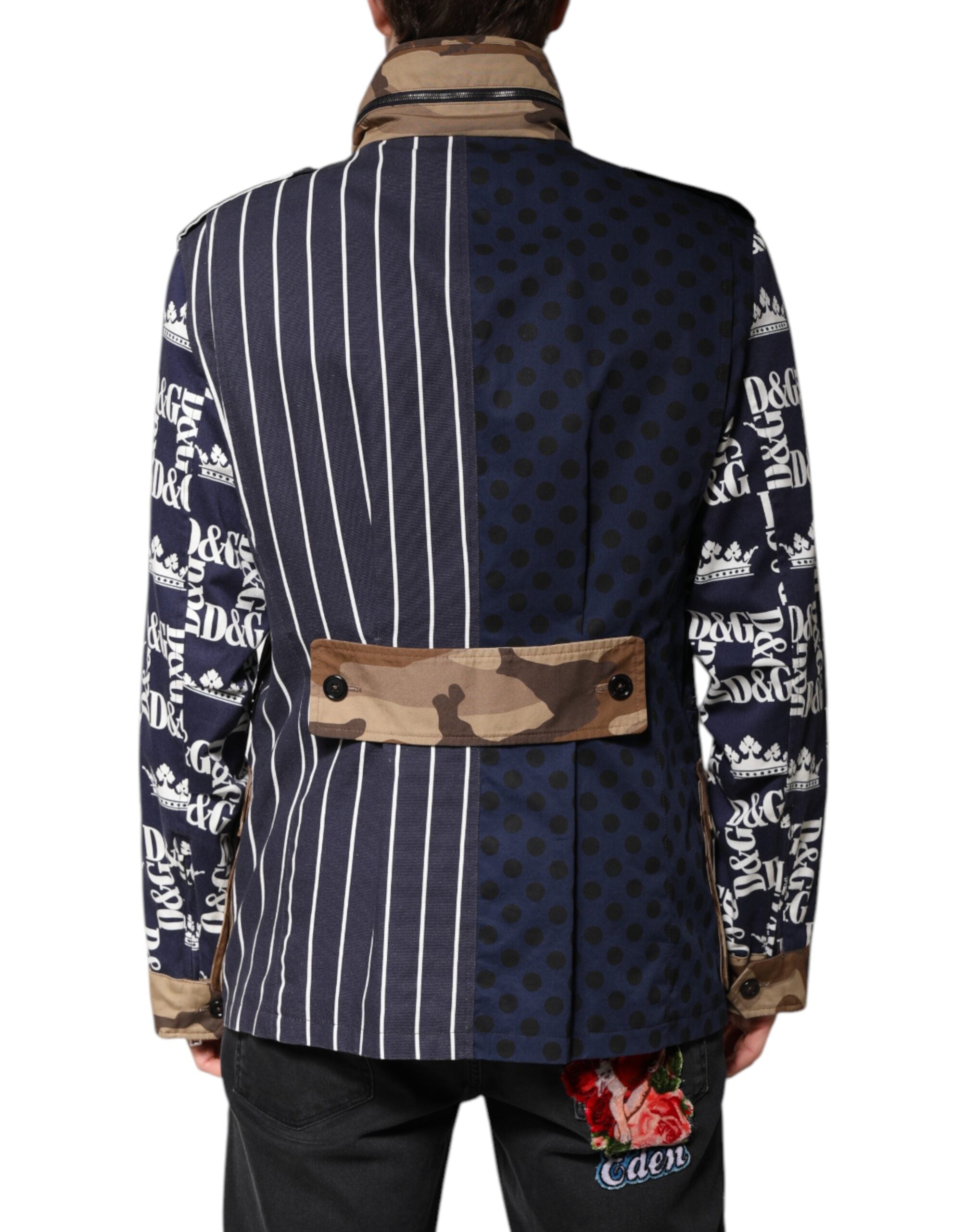Manteau en coton multicolore Dolce & Gabbana avec patchs logo, veste élégante à coupe classique et détails colorés.