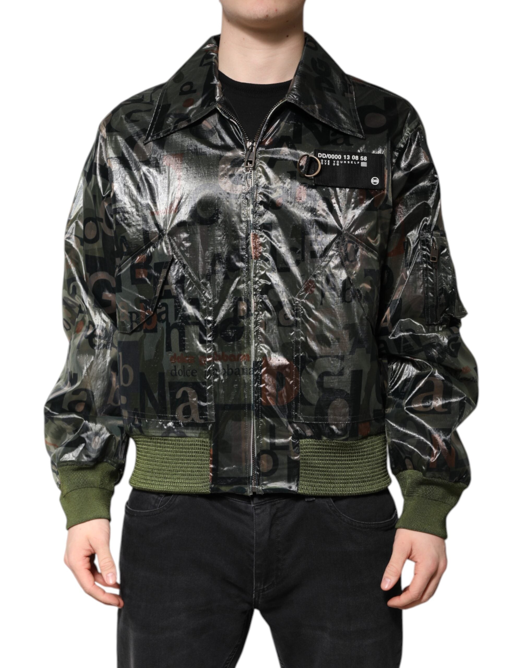 Veste bomber Dolce & Gabbana verte avec logo DG imprimé, fermeture éclair complète, style décontracté et tendance.