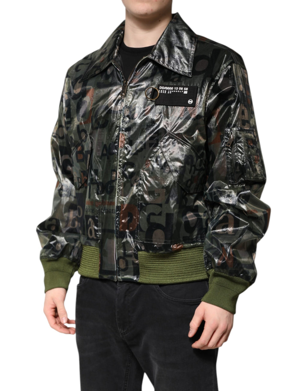 Veste bomber Dolce & Gabbana vert avec logo DG imprimé, fermeture éclair pleine longueur, style moderne et décontracté.