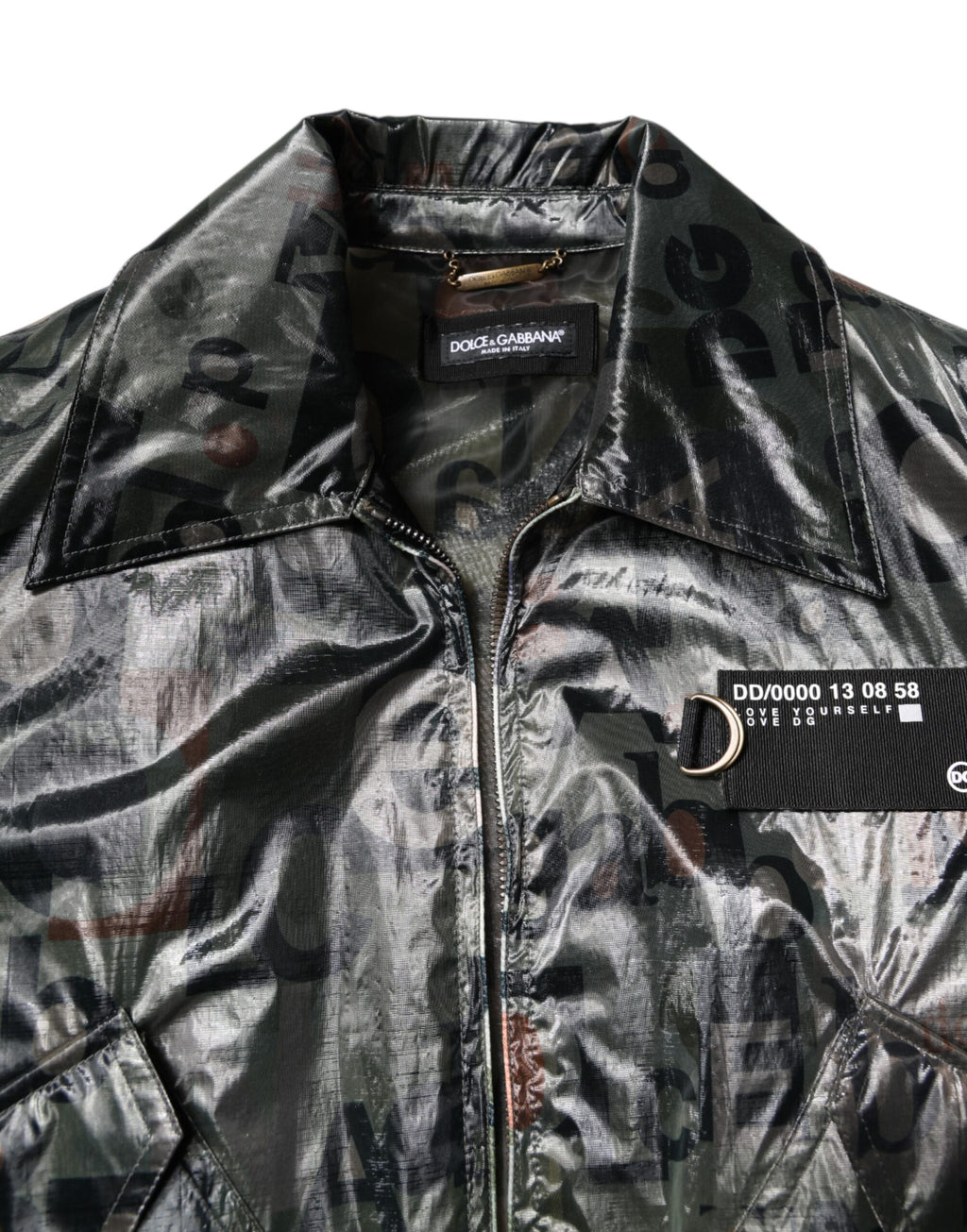 Veste bomber Dolce & Gabbana verte avec logo DG imprimé, fermeture éclair complète, style décontracté et moderne.