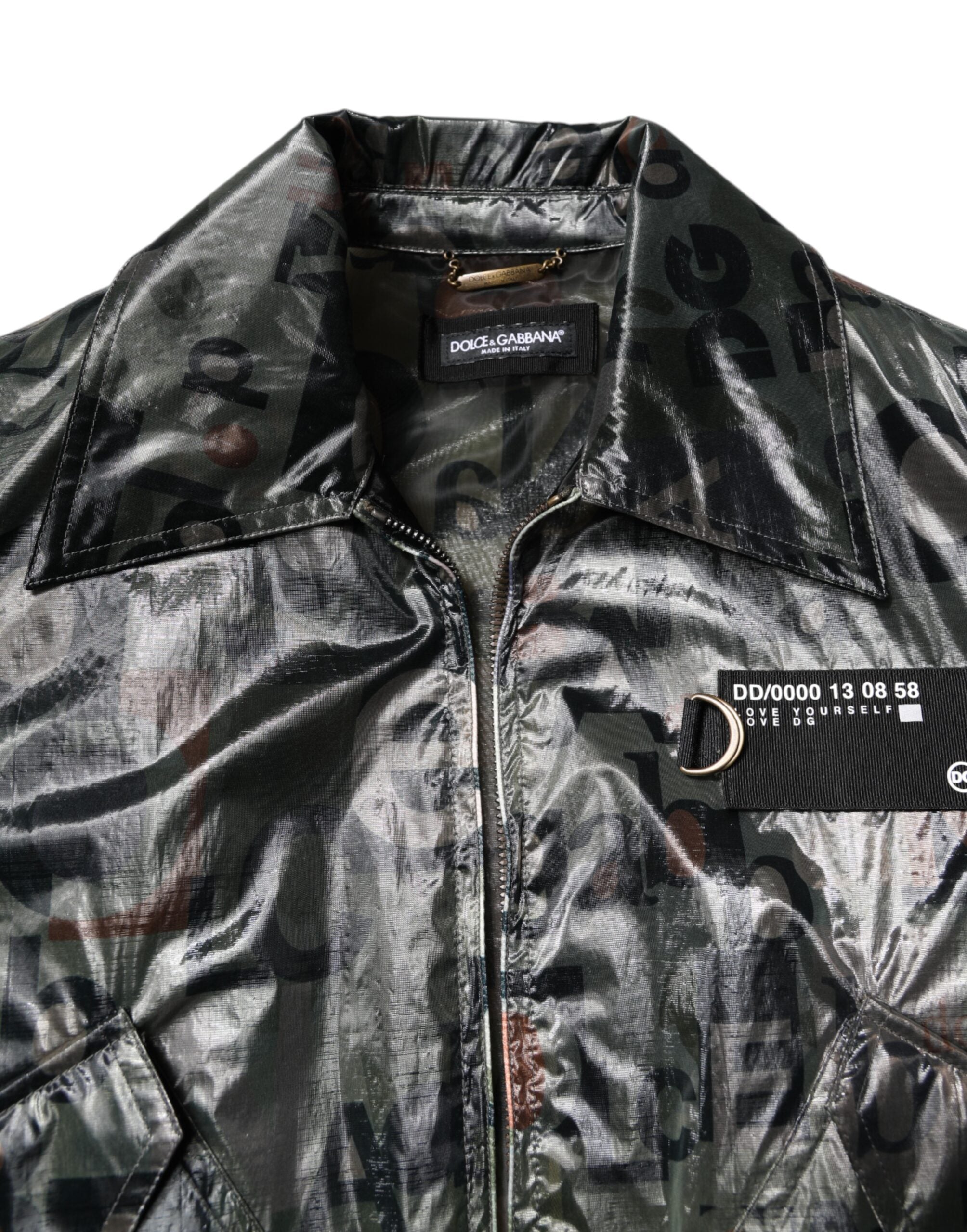 Veste bomber Dolce & Gabbana verte avec logo DG imprimé, fermeture éclair complète, style décontracté et moderne.