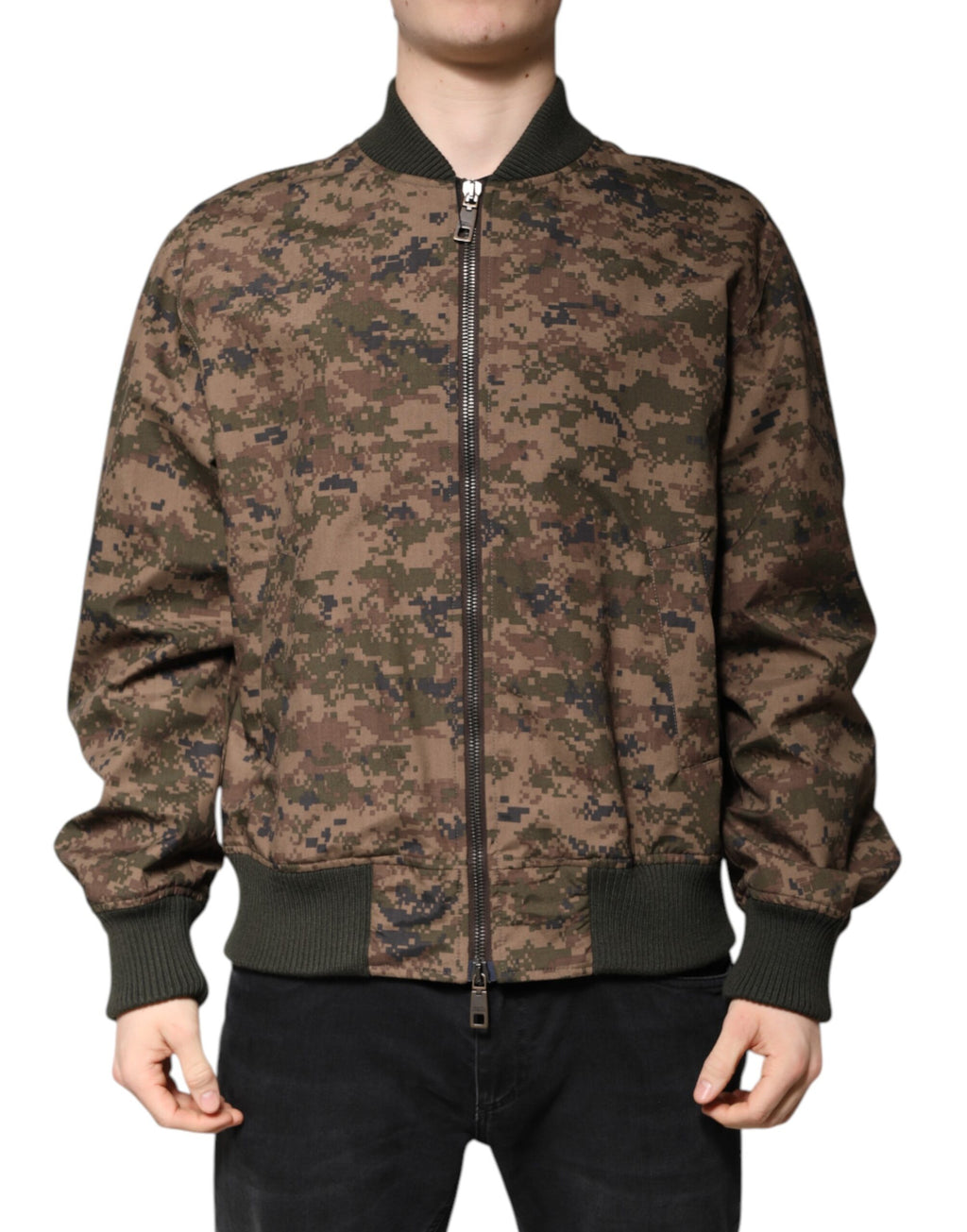 Veste bomber Dolce & Gabbana en camouflage marron à zip complet, style décontracté et moderne.