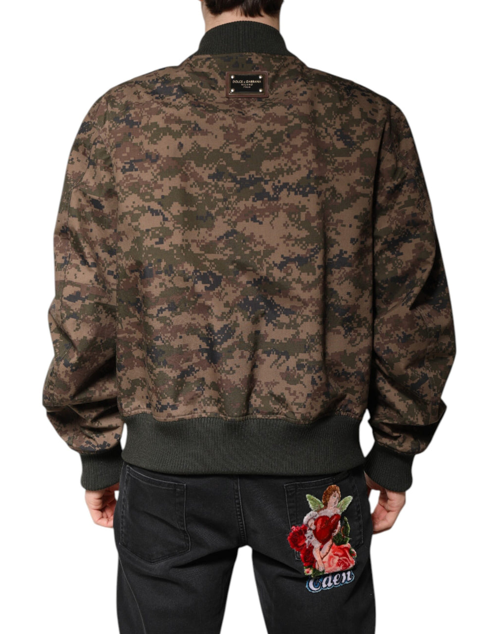 Veste bomber camouflage marron Dolce & Gabbana à fermeture éclair pleine longueur, style tendance et décontracté.