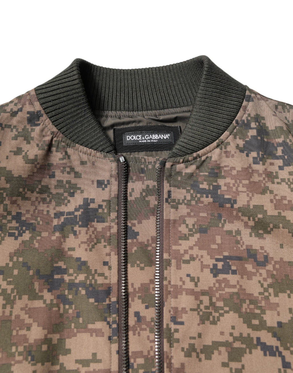 Veste bomber camouflage marron Dolce & Gabbana à fermeture éclair complète, style décontracté et tendance.