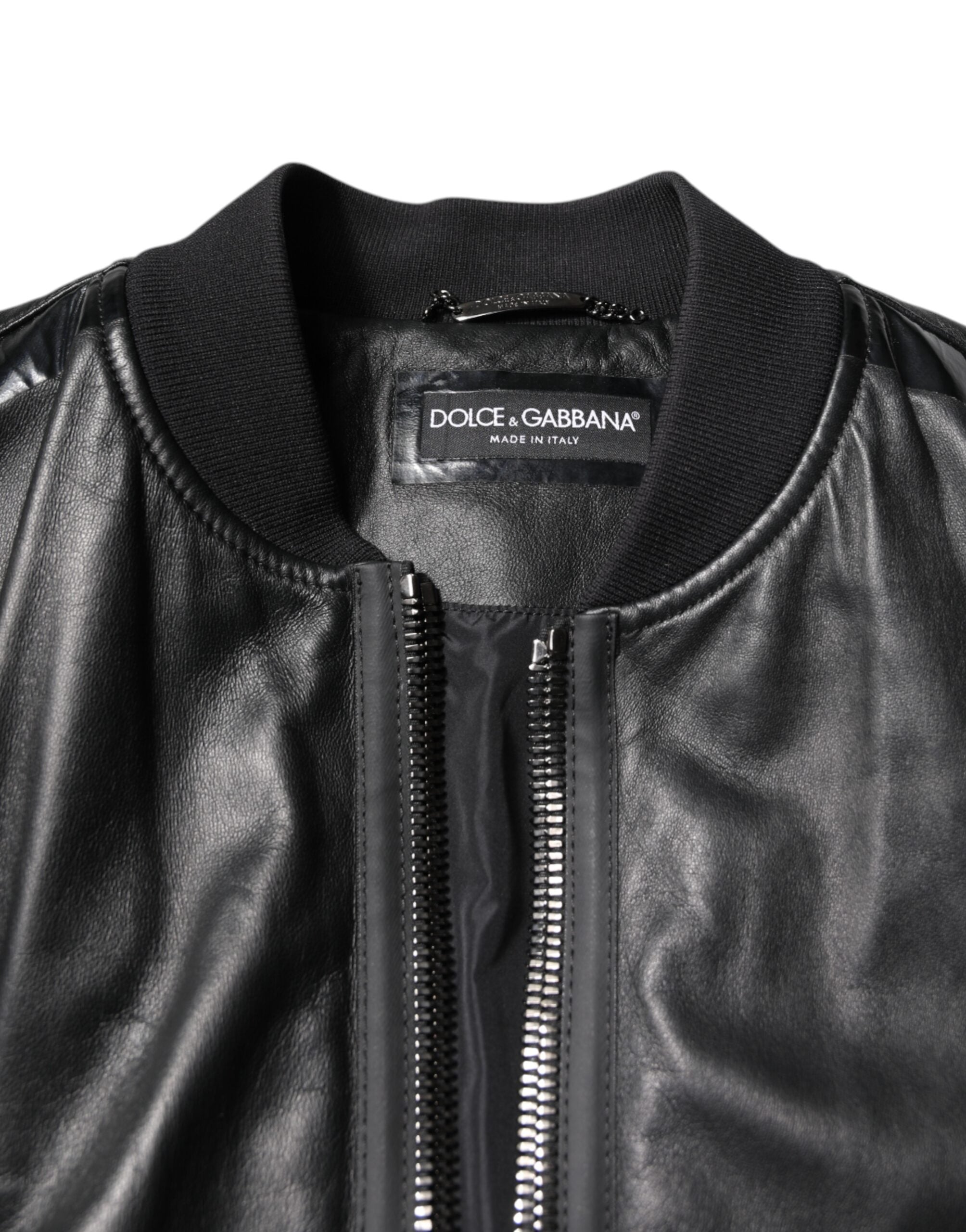 Veste en cuir d'agneau noir Dolce & Gabbana, veste motard à zip complet avec détails élégants et coupe ajustée.
